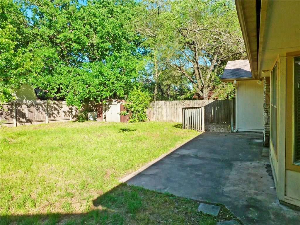 906 Acorn Oaks Dr Property Photo 12