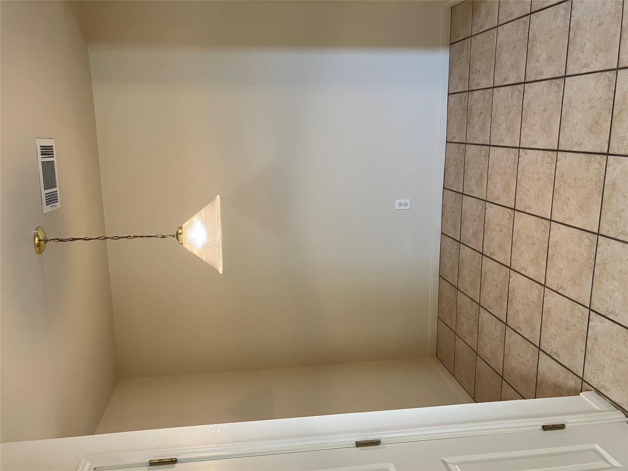 2606 Lucille Drive Dr #b Property Photo 4