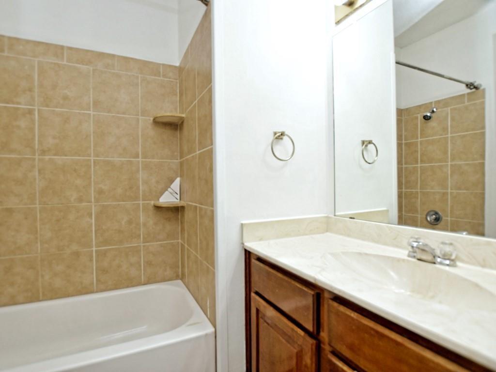 2216 San Gabriel St #105 Property Photo 10