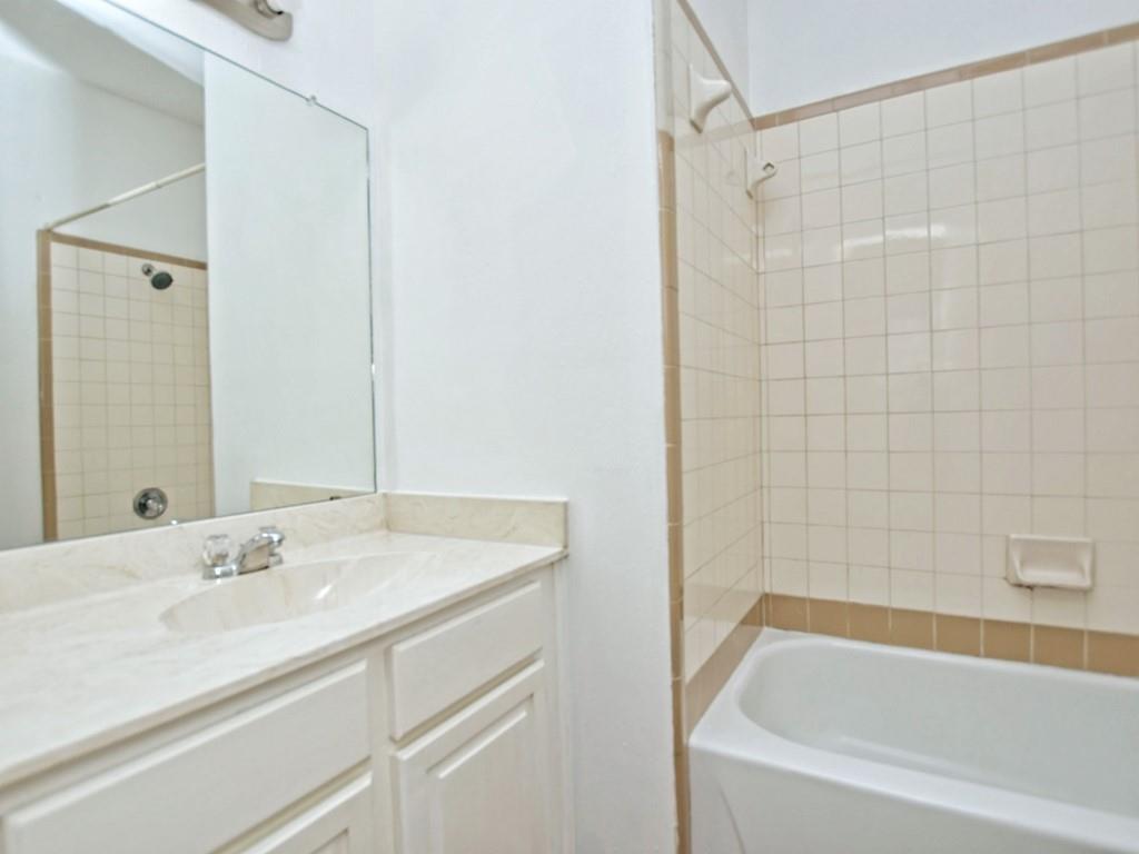 2216 San Gabriel St #105 Property Photo 13