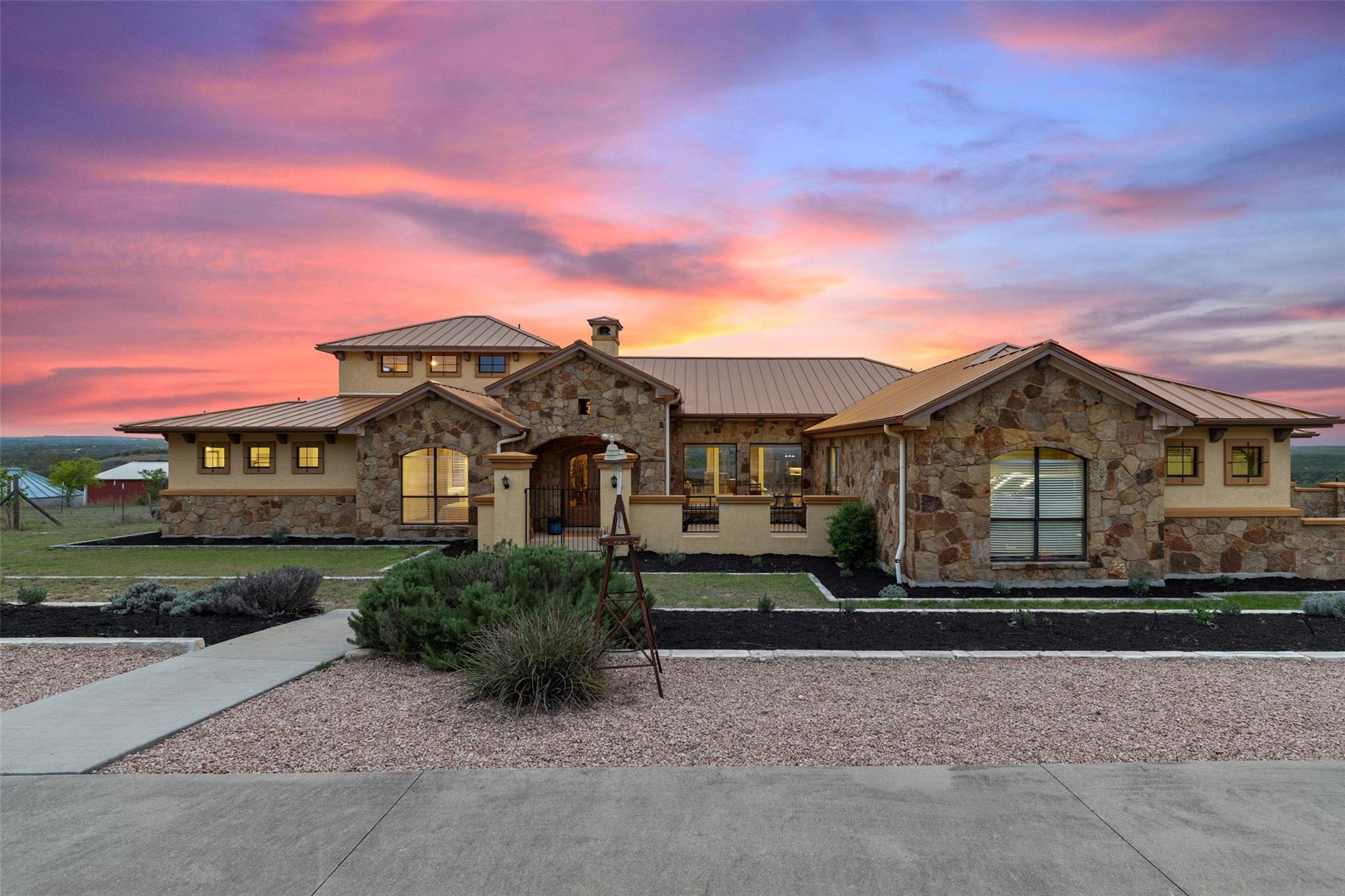 733 Dawn Vw Property Photo 1
