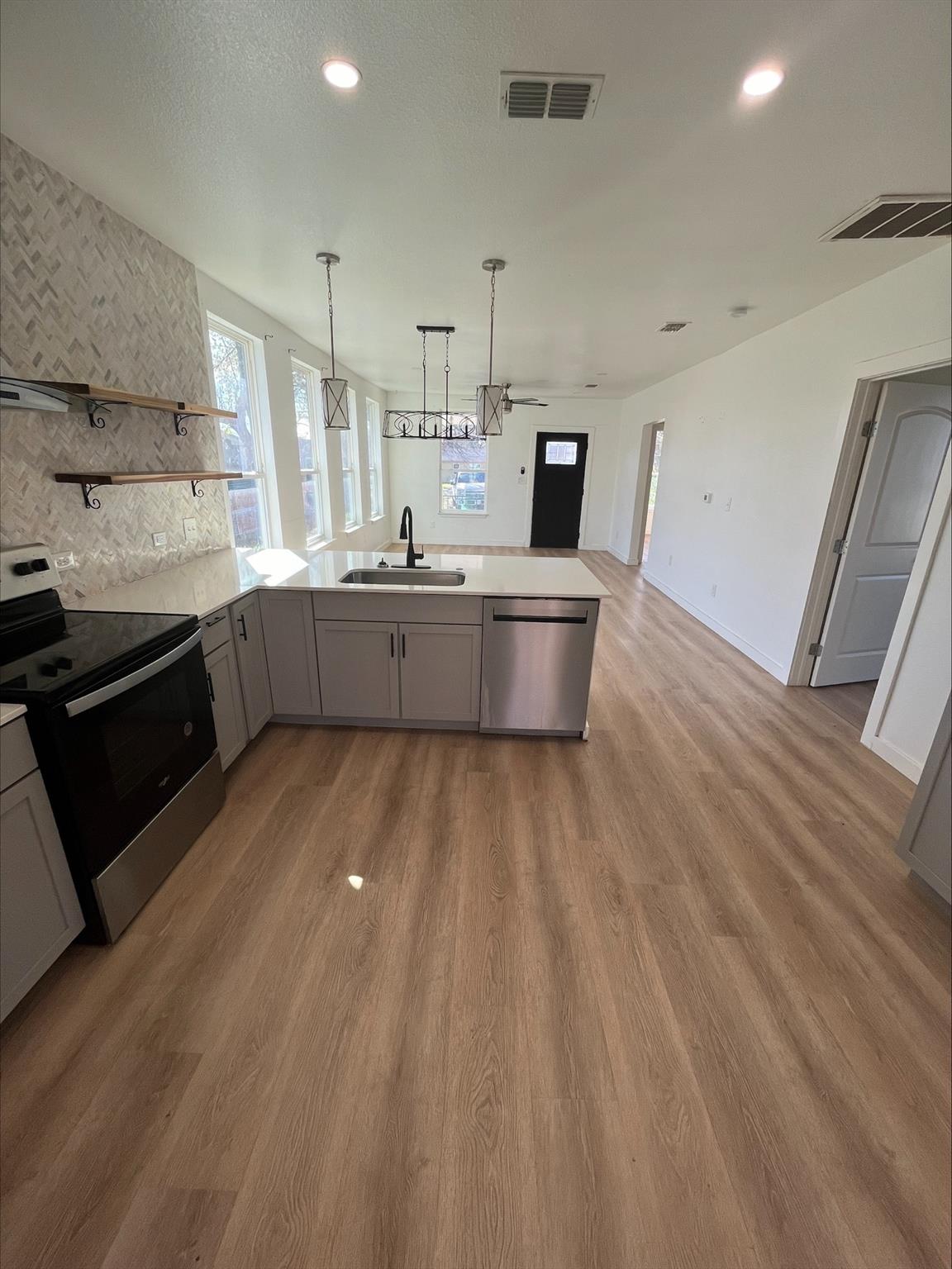 115 W Ila St Property Photo 4