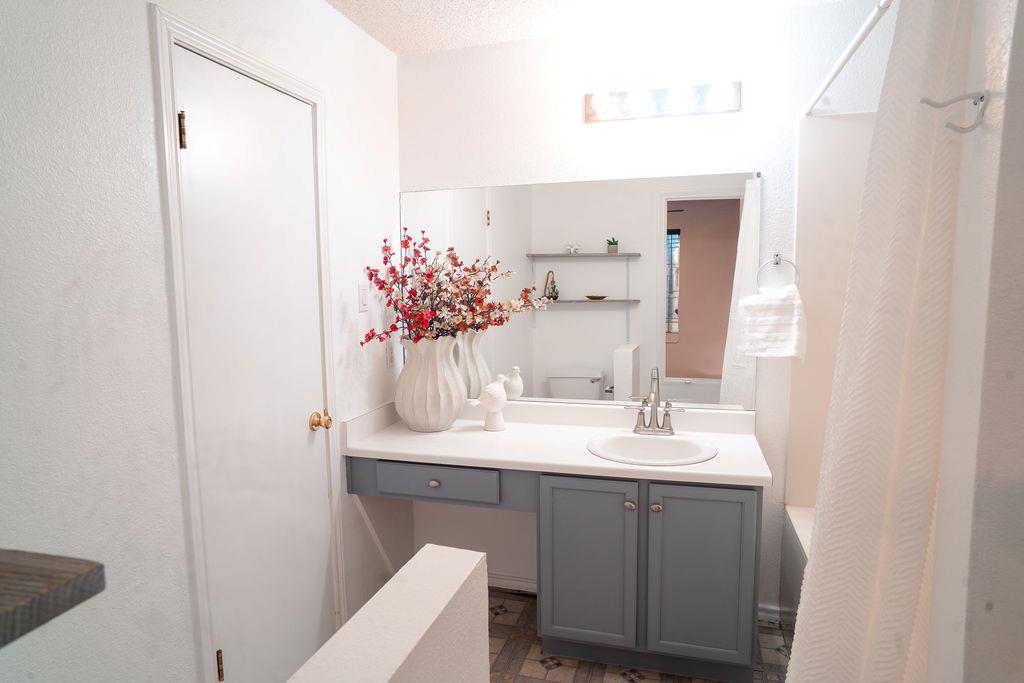 2210 Clayton Way Property Photo 13