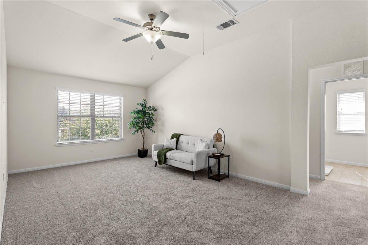 901 Melda St Property Photo 11