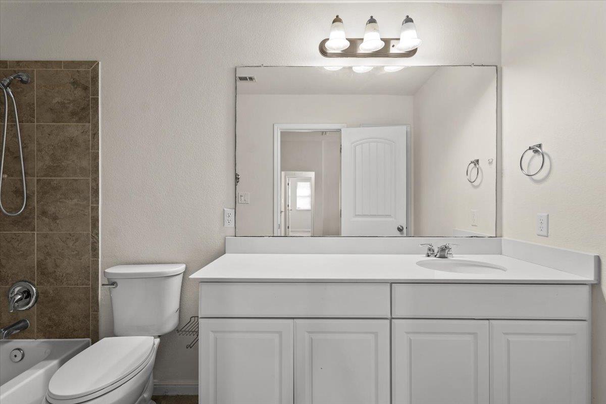 901 Melda St Property Photo 20