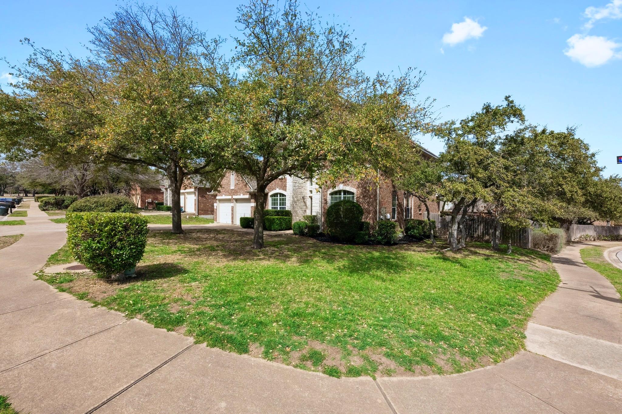 1301 Horseback Holw Property Photo 3