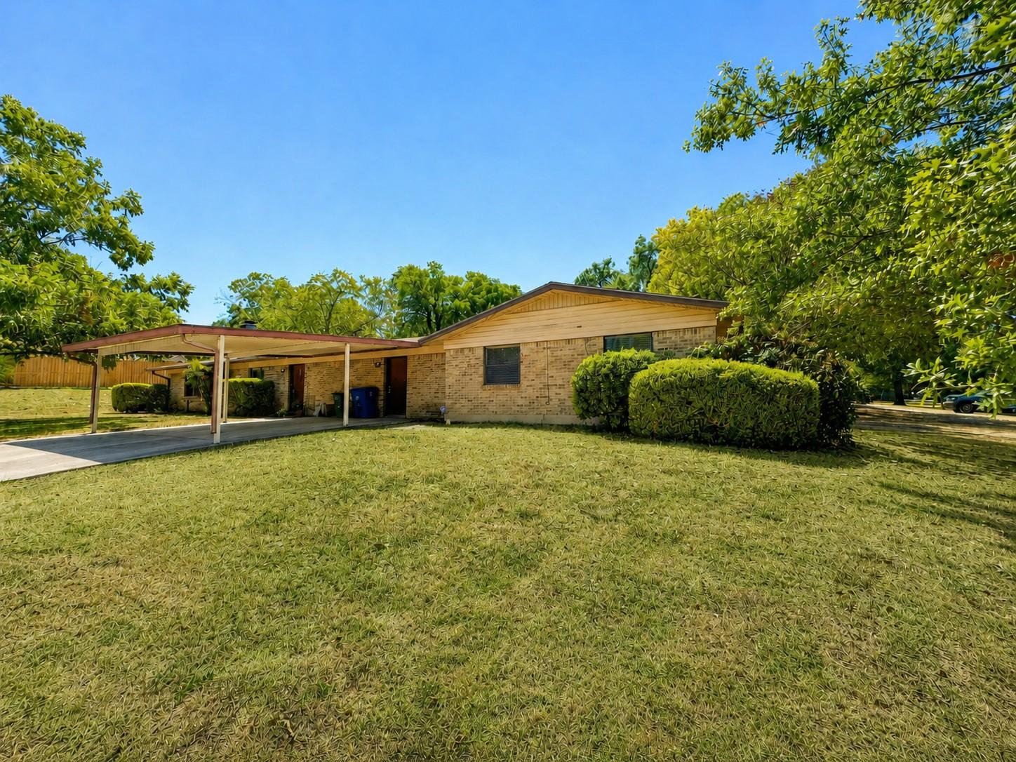 601 E Covington Dr #a & B Property Photo 1
