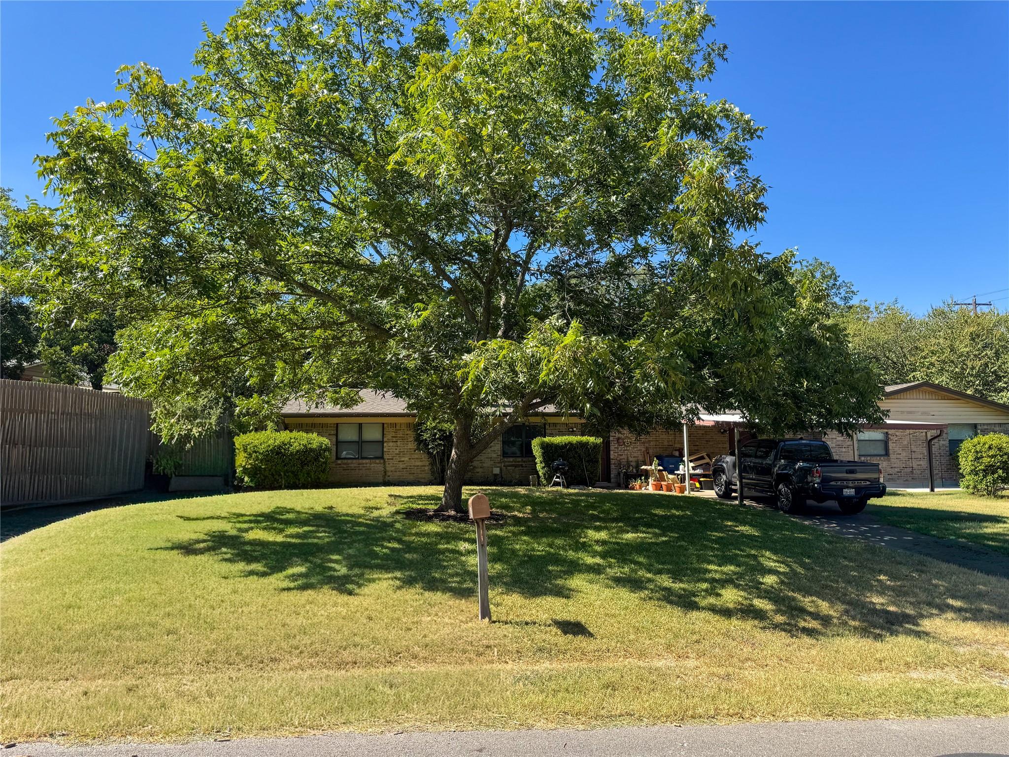 601 E Covington Dr #a & B Property Photo 3