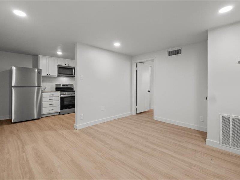 525 W Houston St #525 Property Photo 3