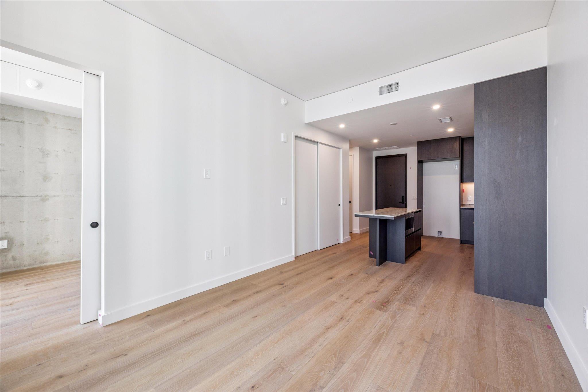 610 Davis St #2009 Property Photo 4