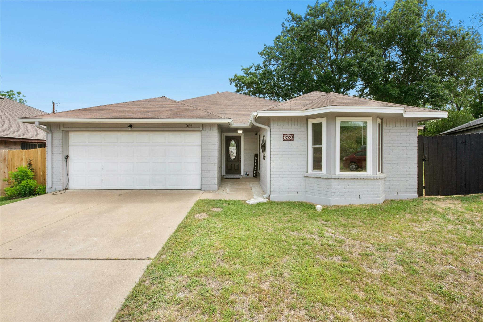 903 Saunders DR Property Photo 1