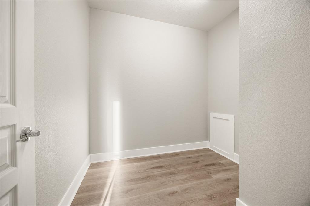 1501 Roseburg Dr Property Photo 27