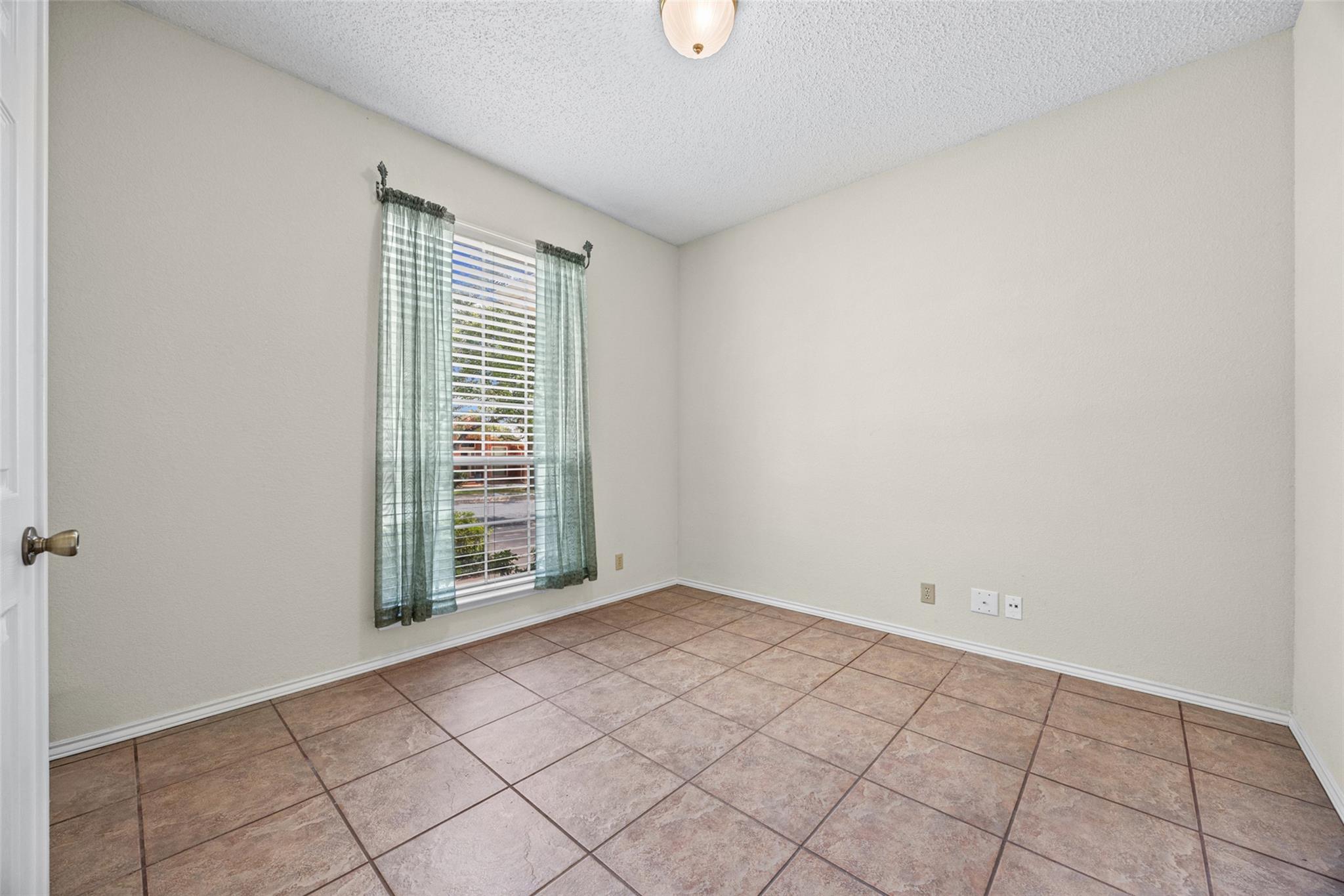 6661 Ruxton Ln Property Photo 4