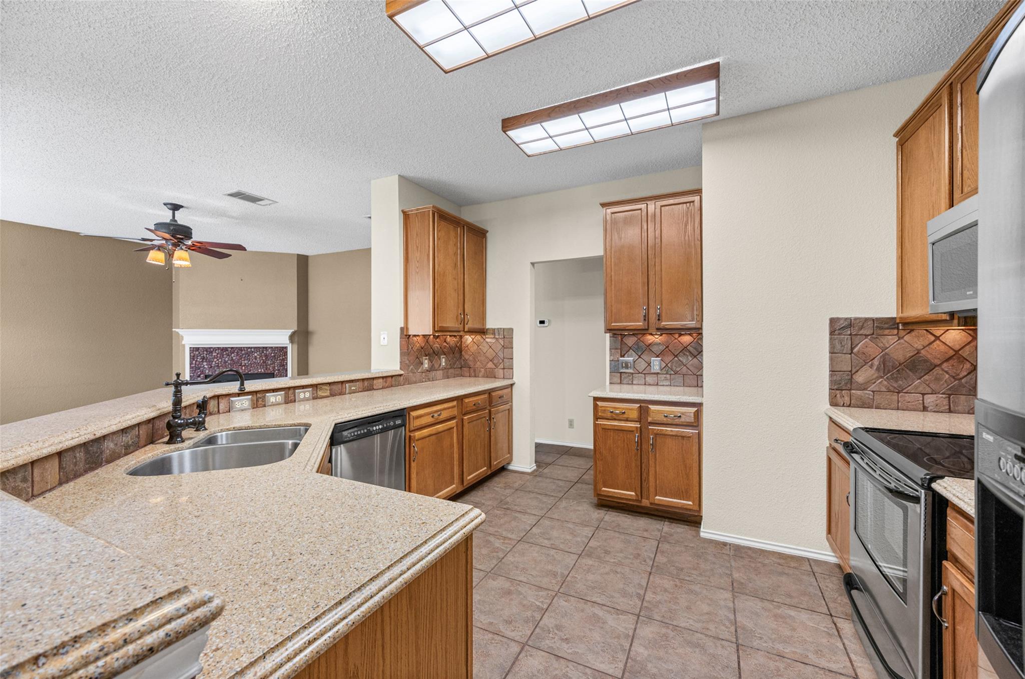 6661 Ruxton Ln Property Photo 8