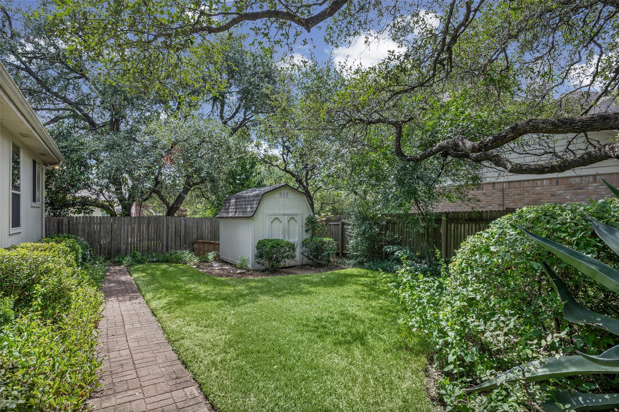 6661 Ruxton Ln Property Photo 28