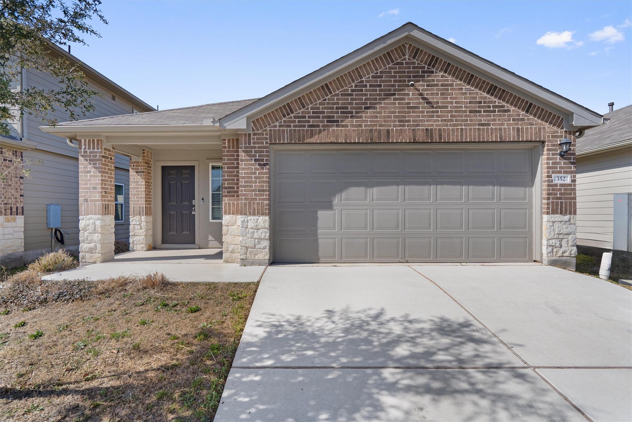 352 Sickle Loop Property Photo 1