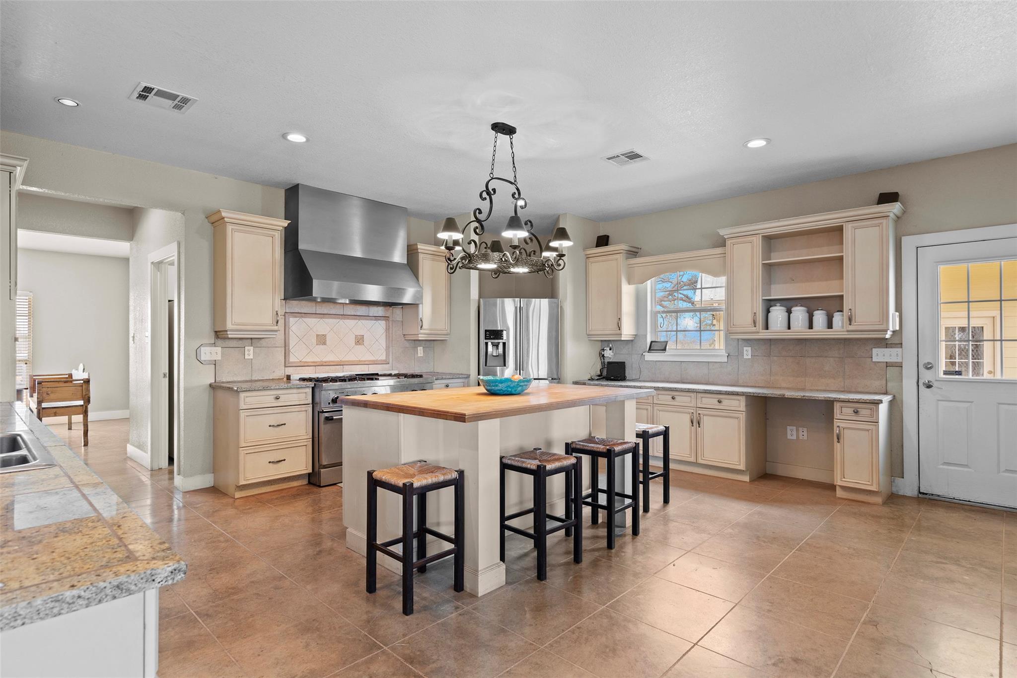 1428600 Property Photo 19