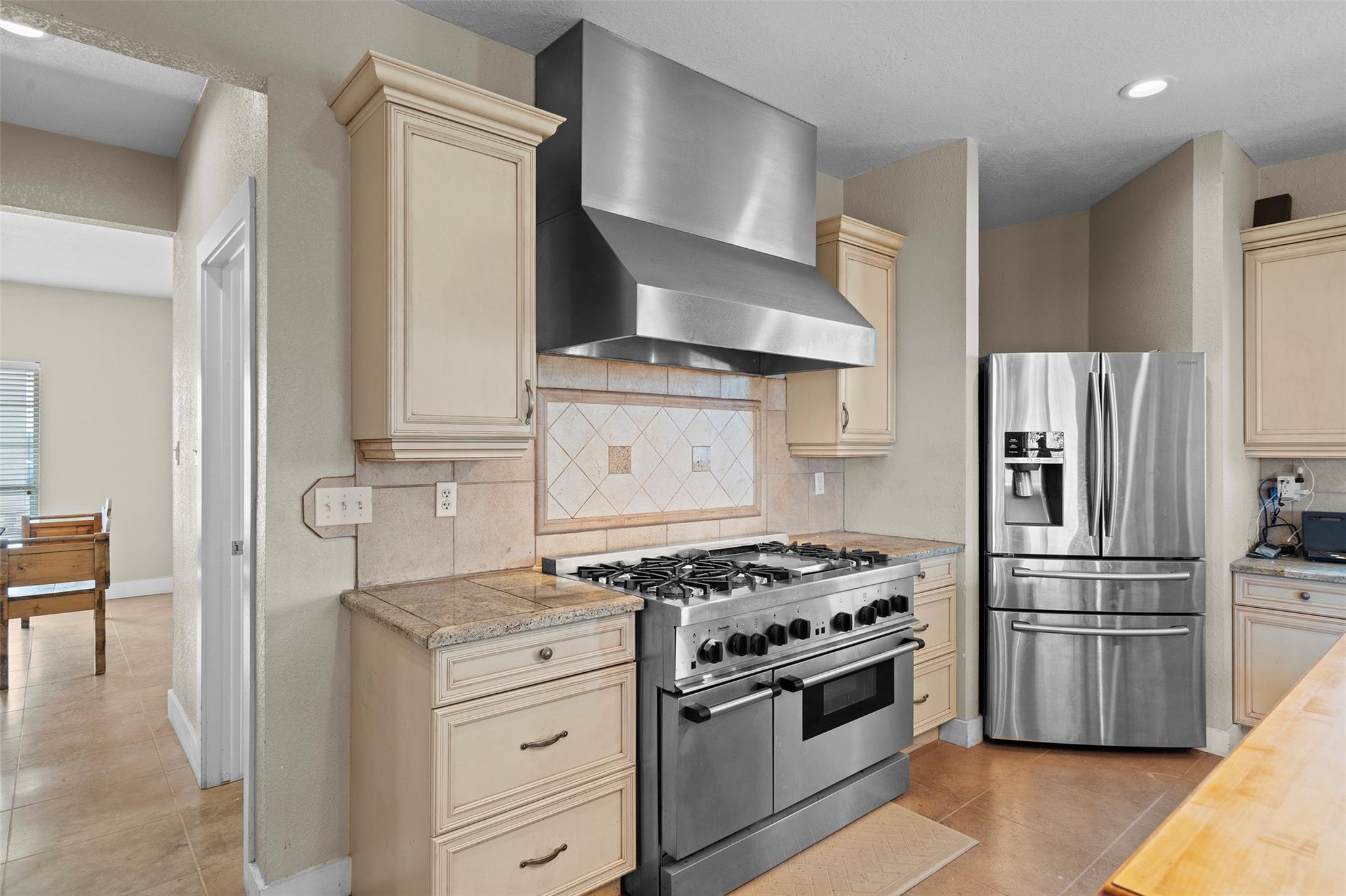 1428600 Property Photo 22