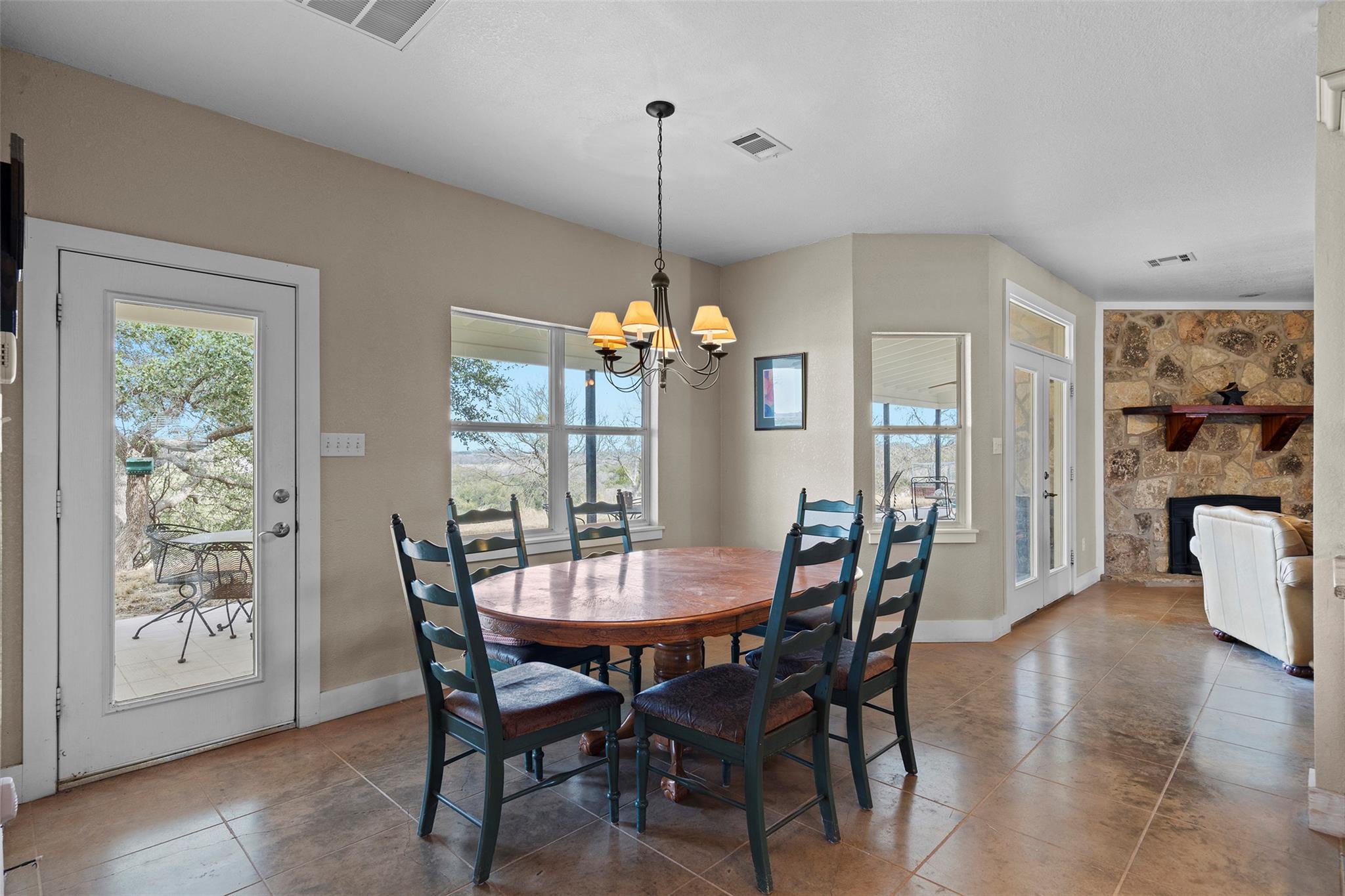 1428600 Property Photo 26
