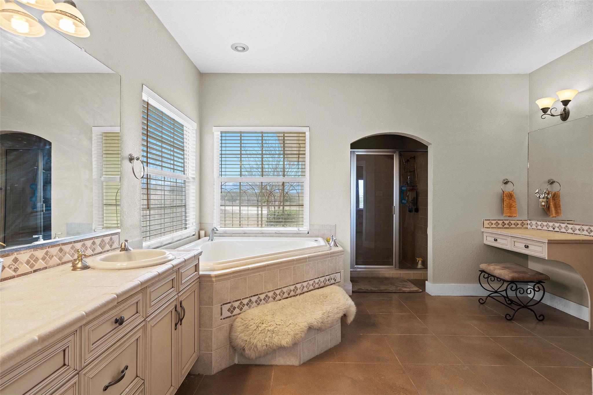 1428600 Property Photo 28