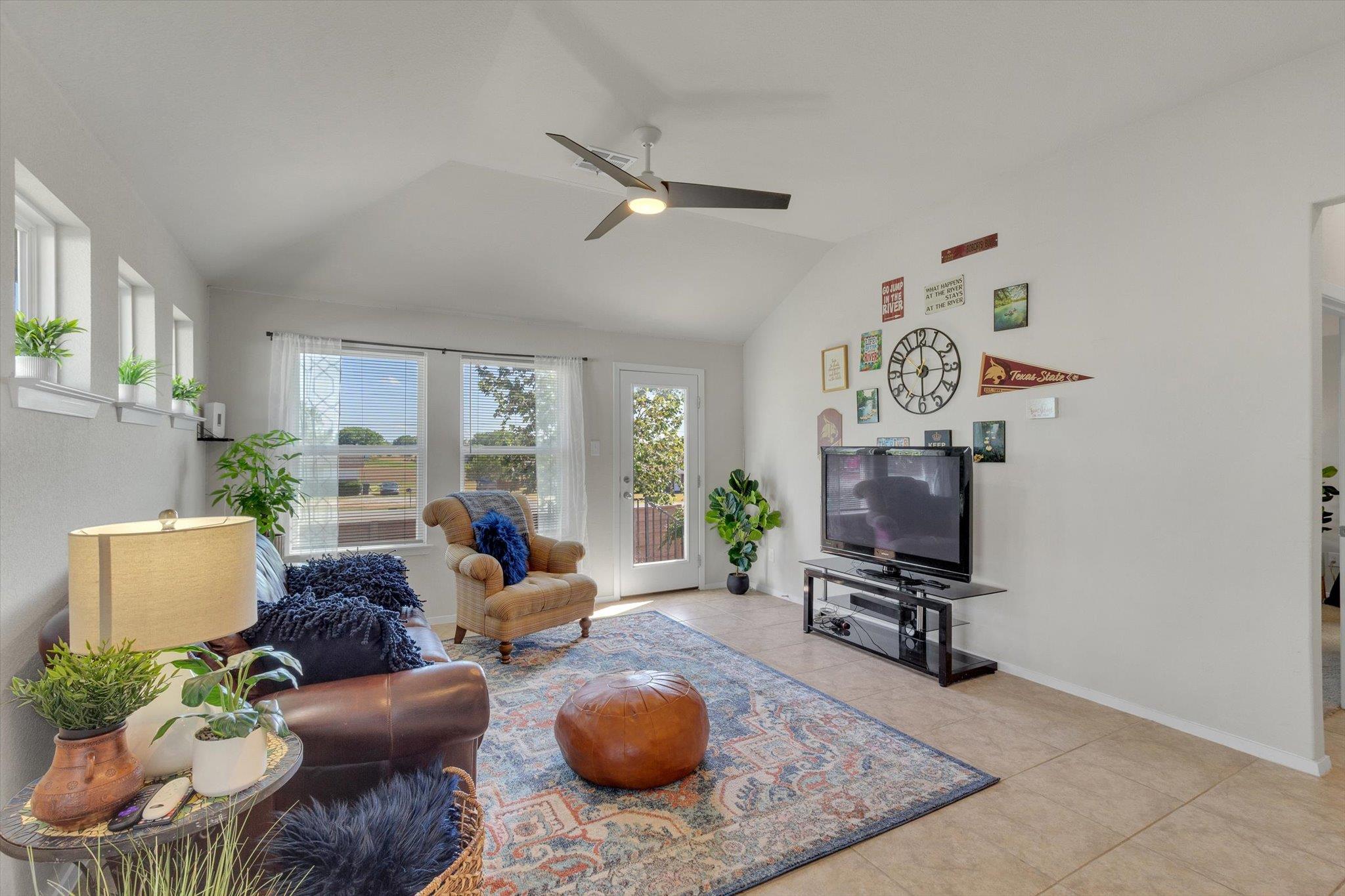 425 Spiny Lizard Ln Property Photo 6