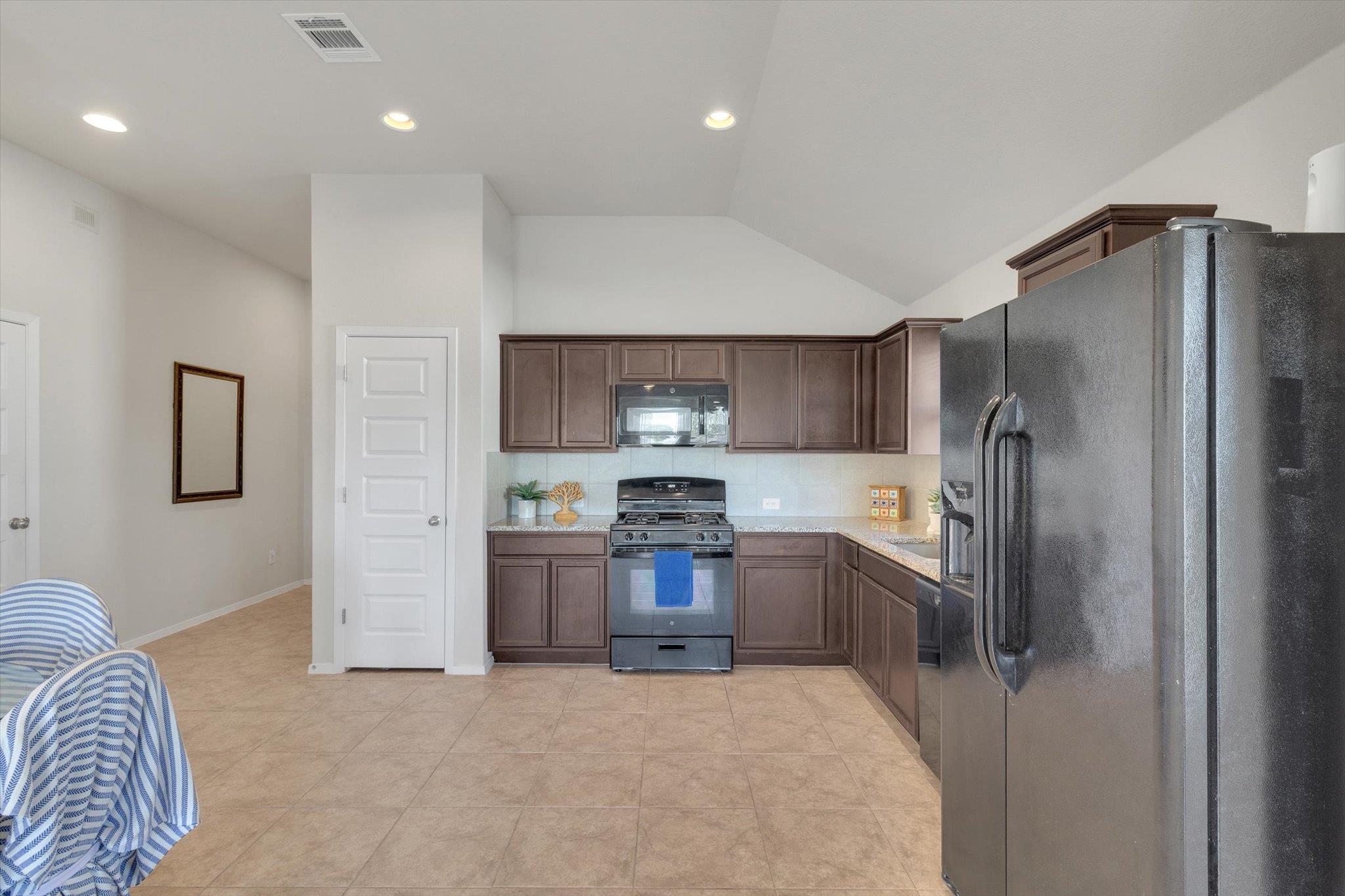 425 Spiny Lizard Ln Property Photo 8