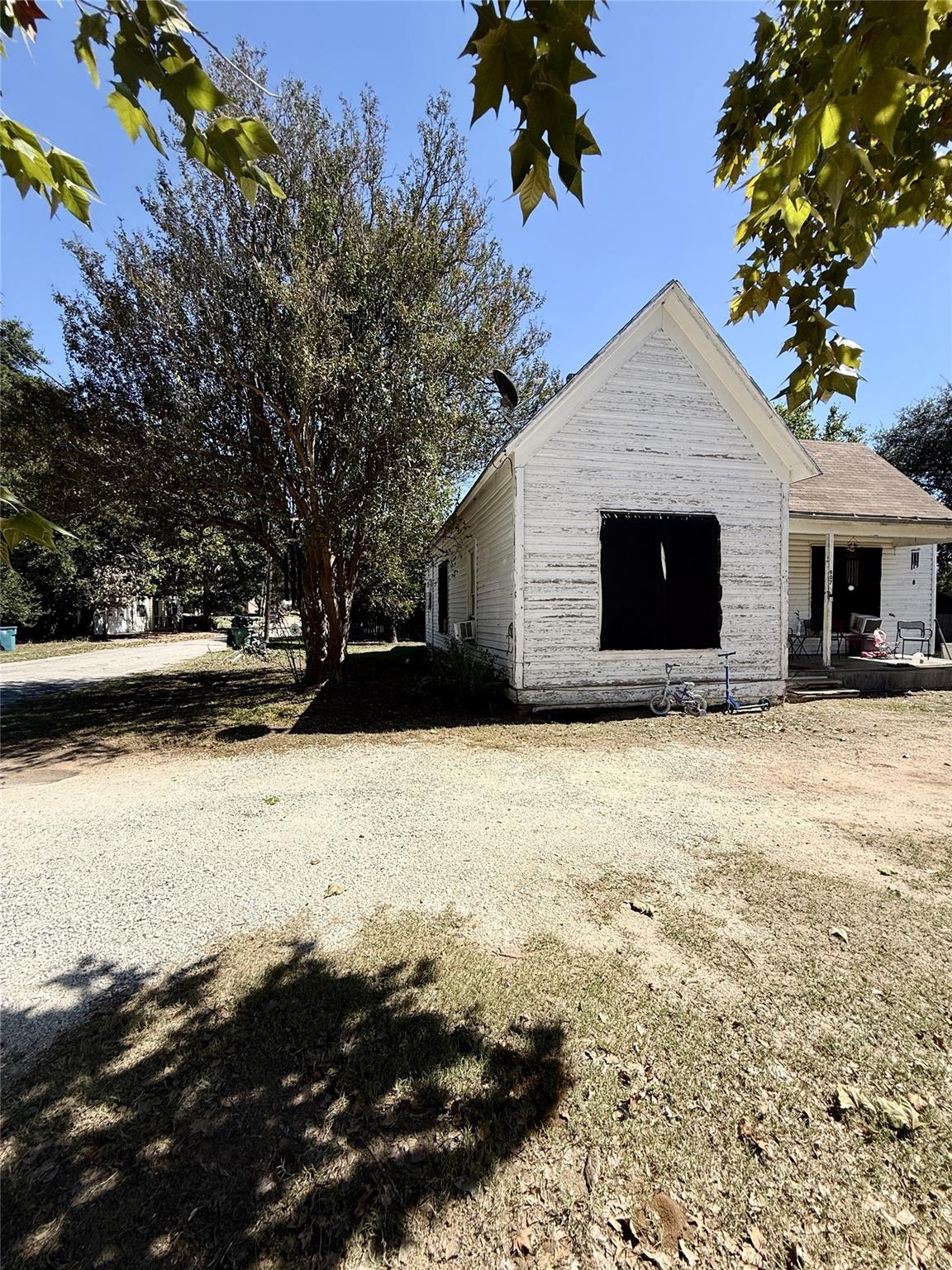 907 N Central Ave Property Photo 2