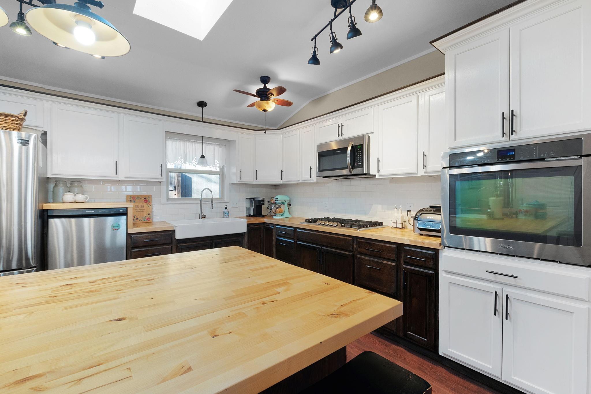 801 1/2 E Avenue C None Property Photo 15