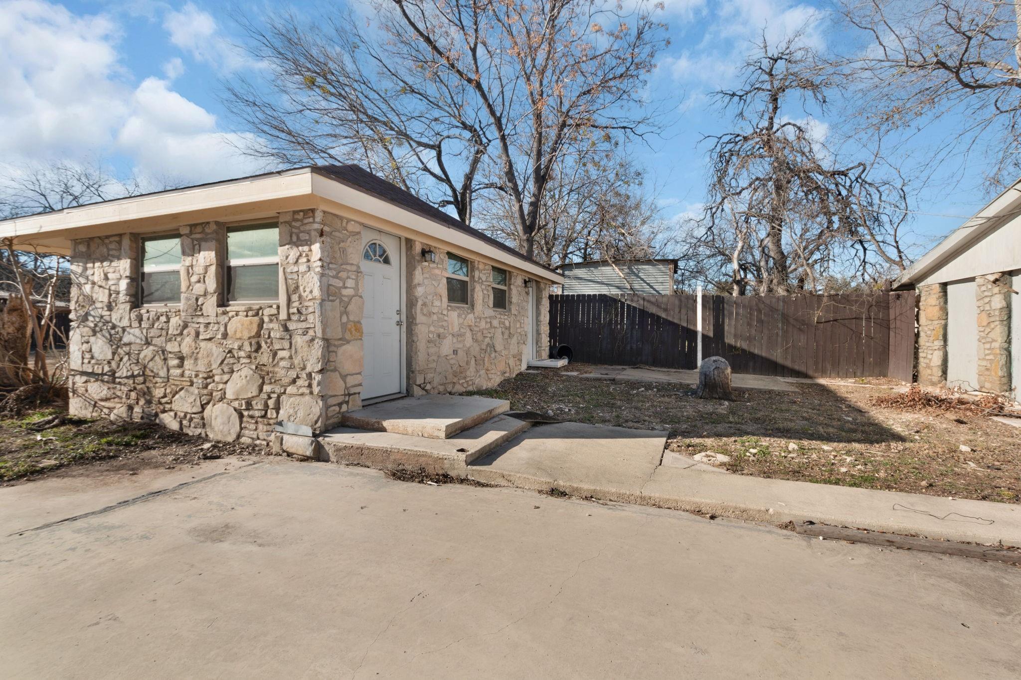 801 1/2 E Avenue C None Property Photo 32