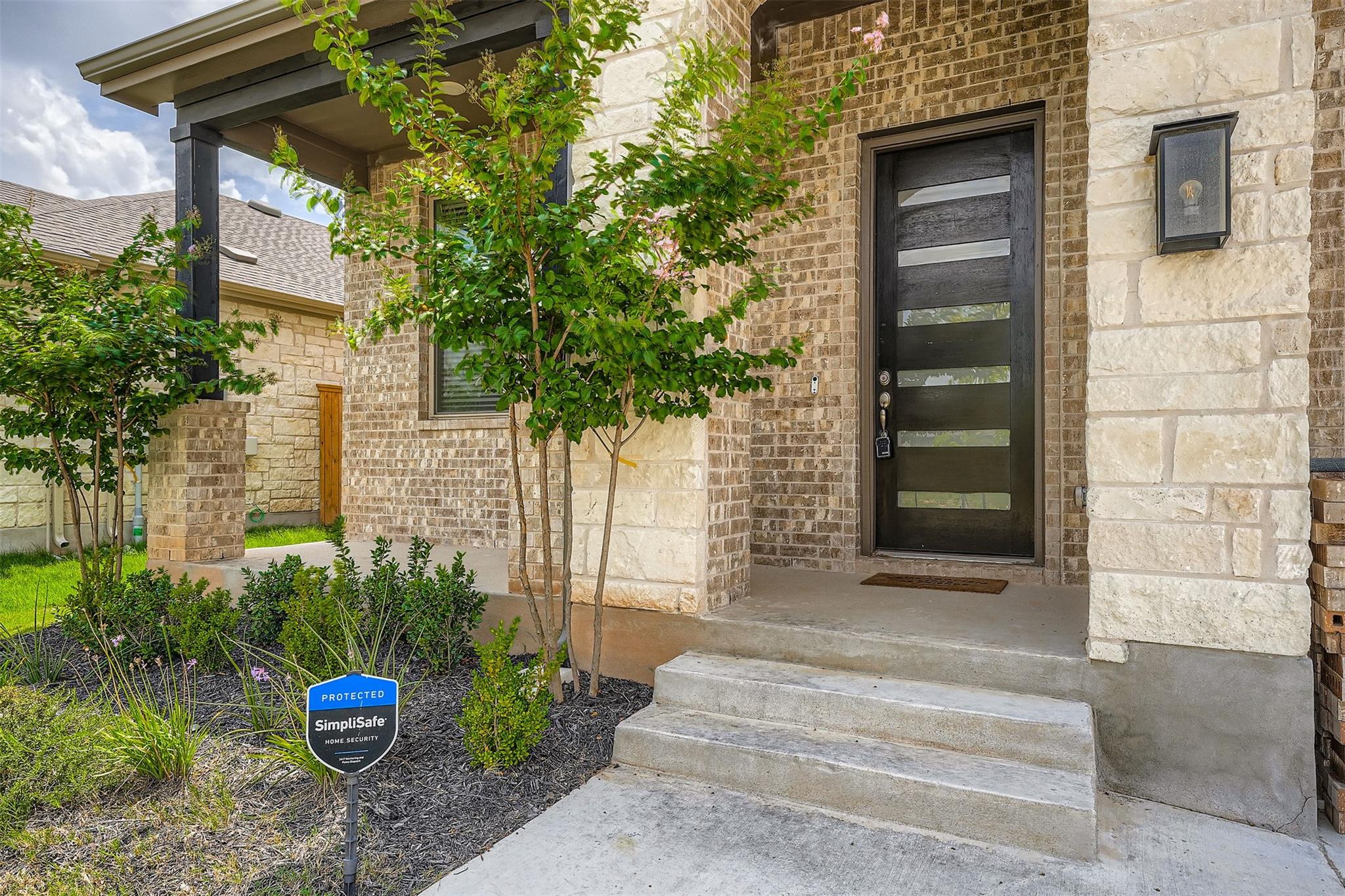 2405 Wooded Run Trl Property Photo 2