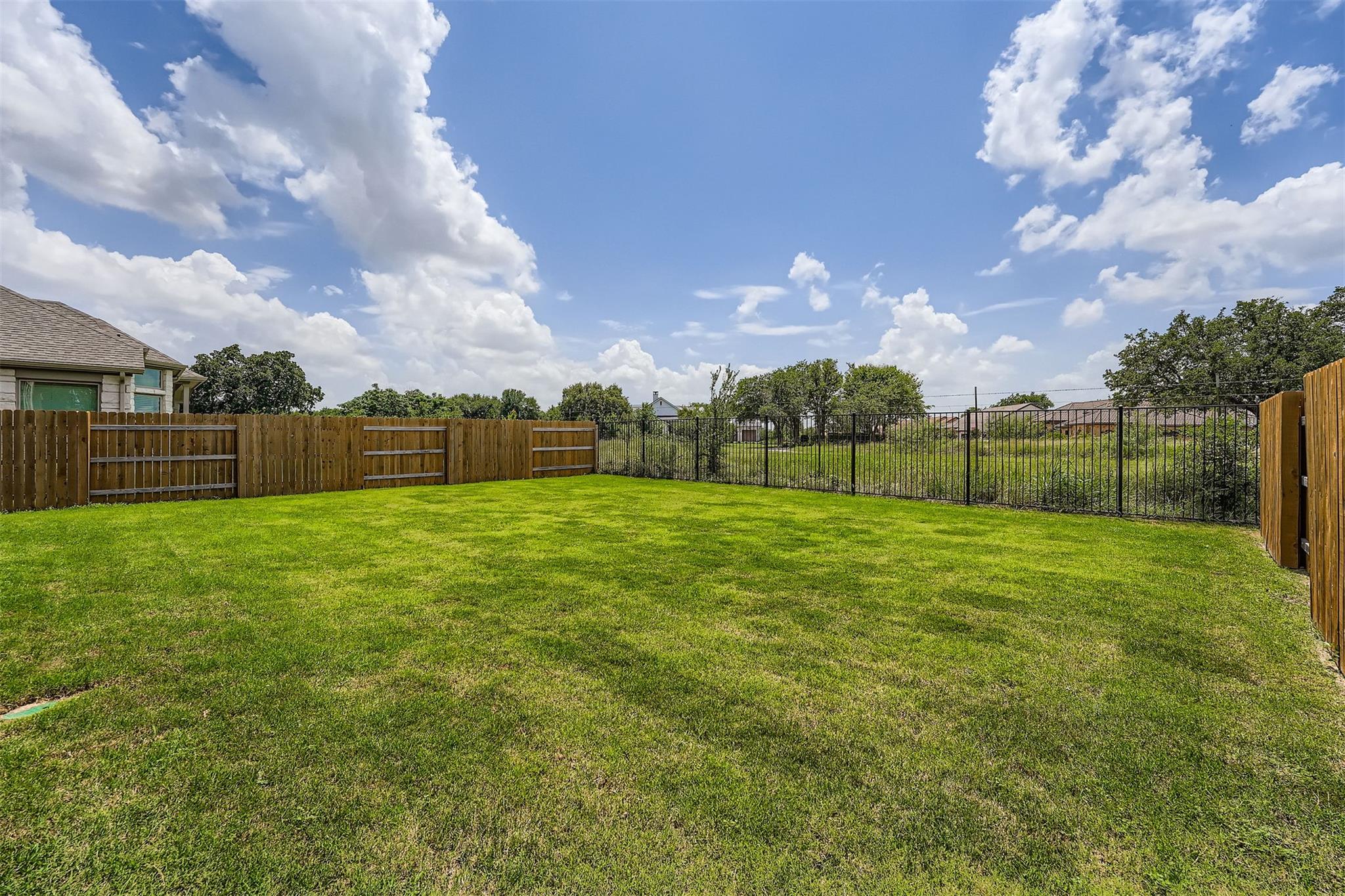 2405 Wooded Run Trl Property Photo 34