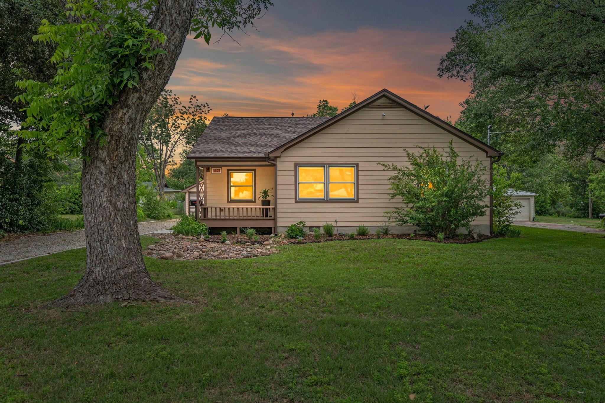 1407 Hutto Rd Property Photo 1