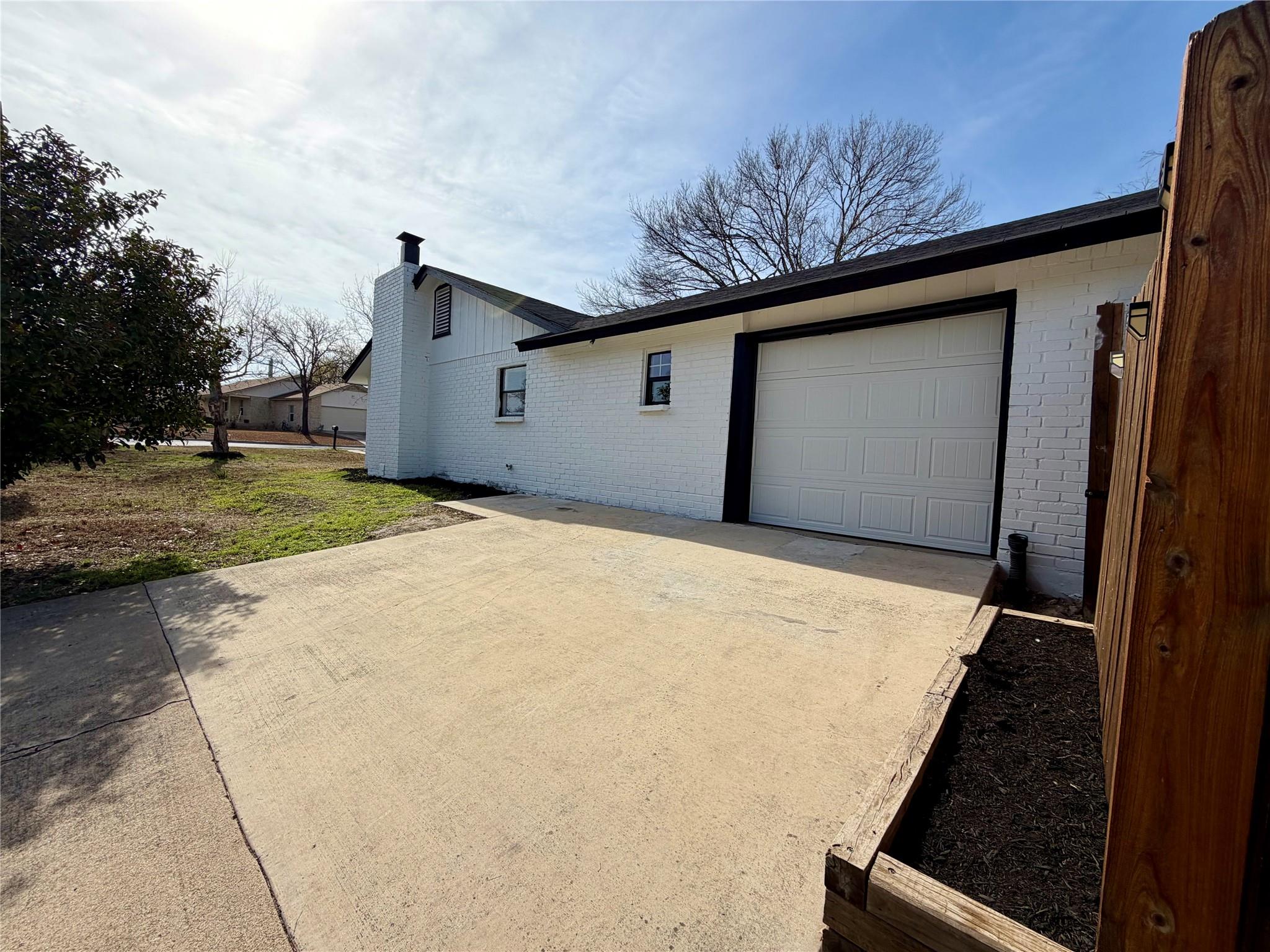 1504 Parkview Ln Property Photo 3