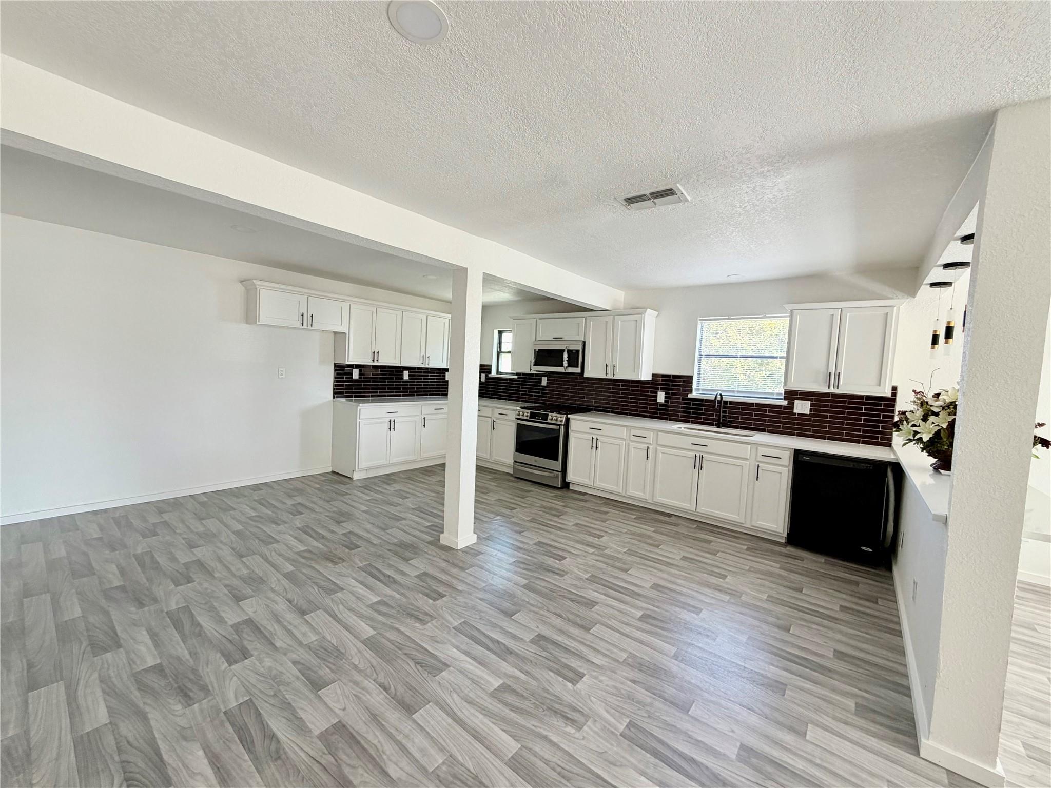 1504 Parkview Ln Property Photo 6