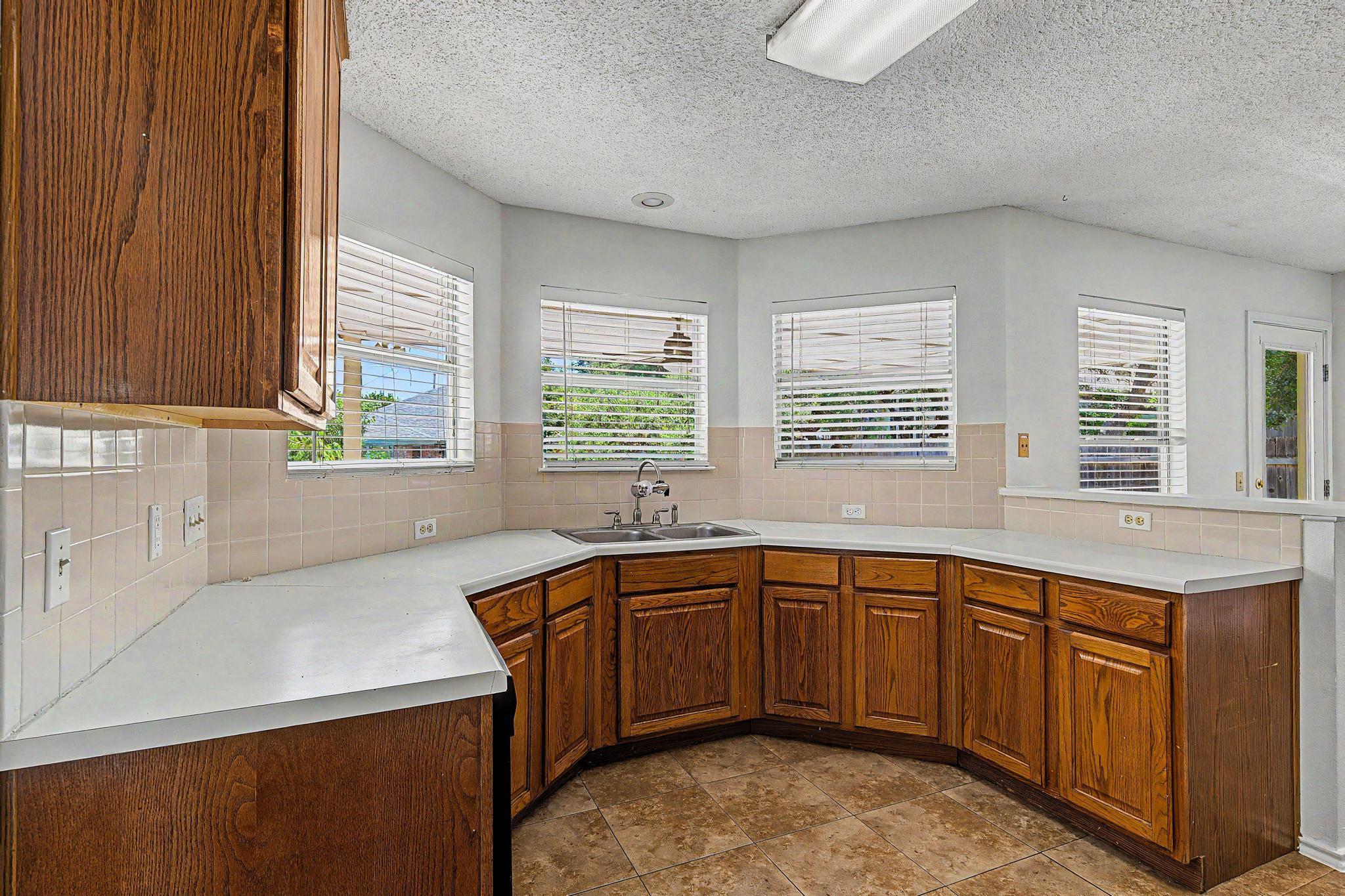 6401 Sam Maverick Pass Property Photo 11