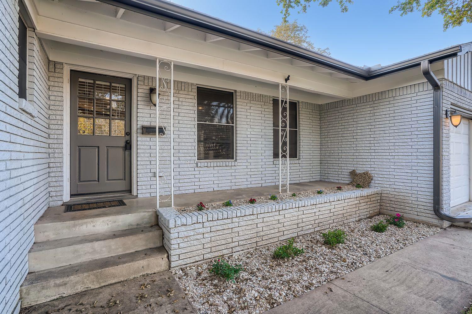 210 College St Property Photo 1