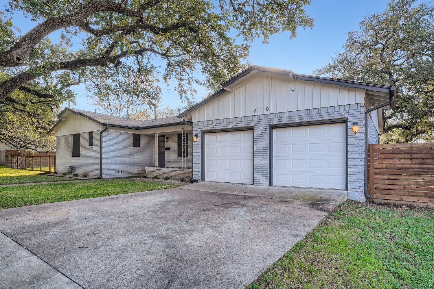 210 College St Property Photo 22