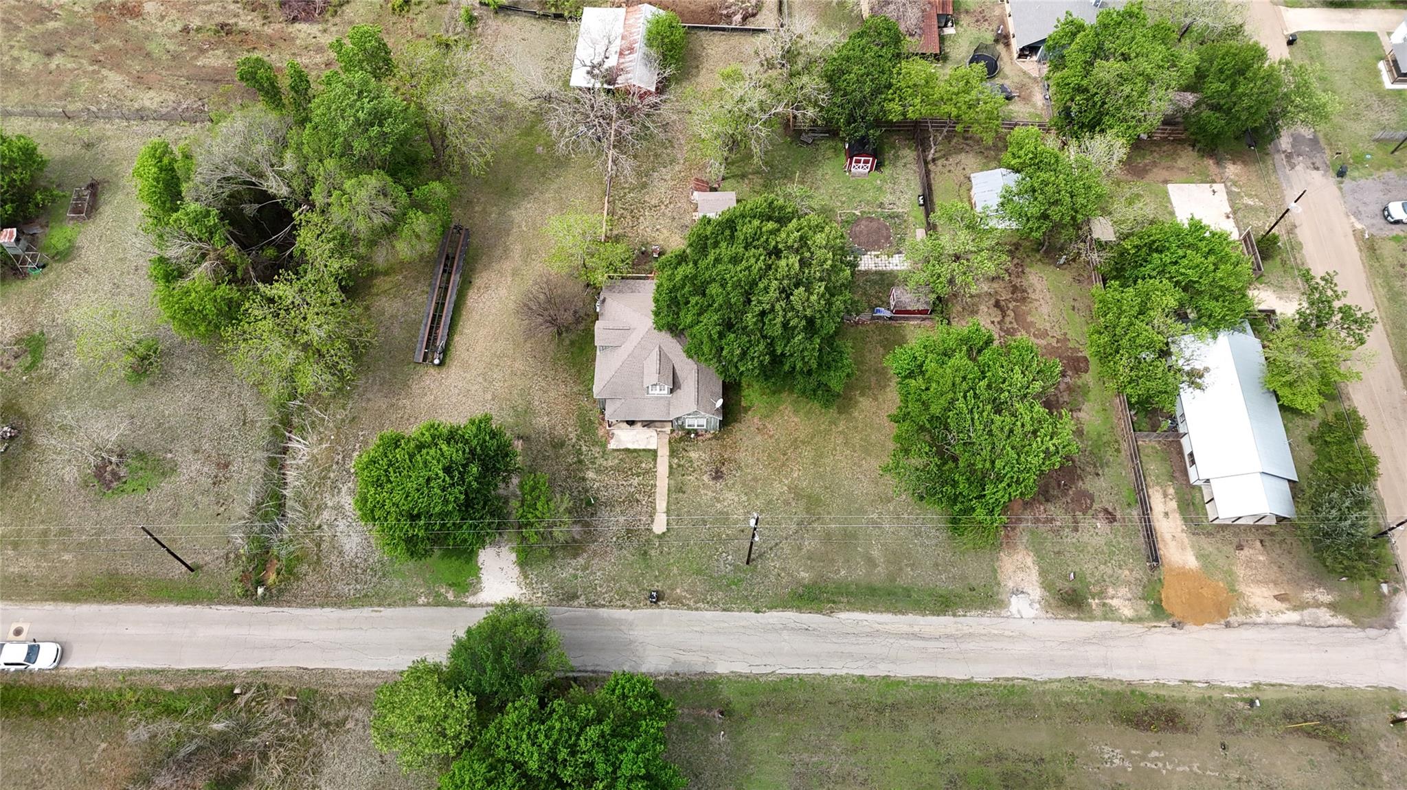 517 Giddings St Property Photo 2