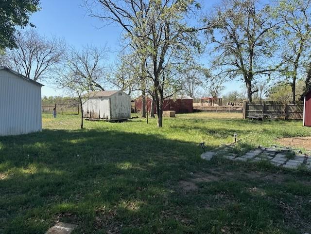 517 Giddings St Property Photo 4