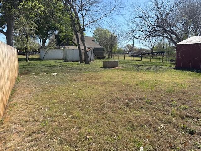 517 Giddings St Property Photo 8