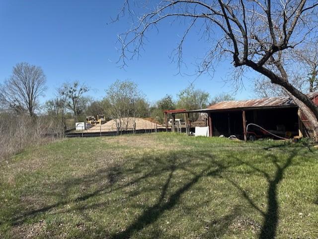 517 Giddings St Property Photo 11