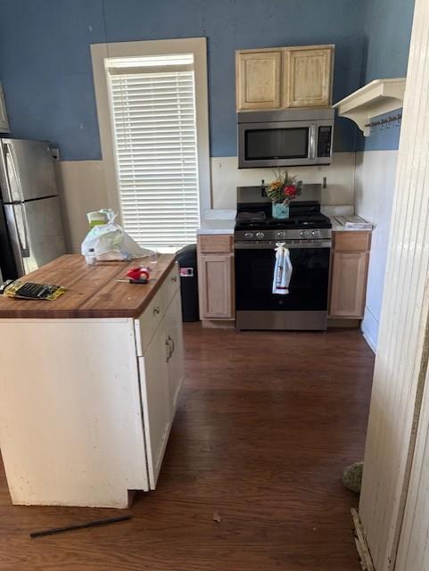 517 Giddings St Property Photo 20