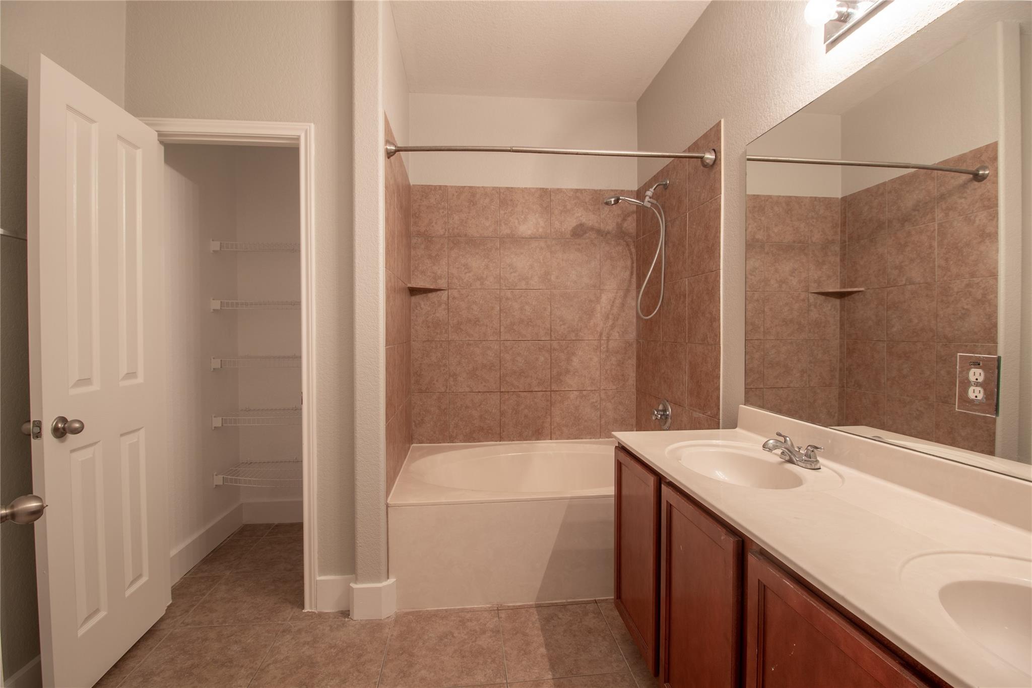 1006 Hondo Ln Property Photo 11