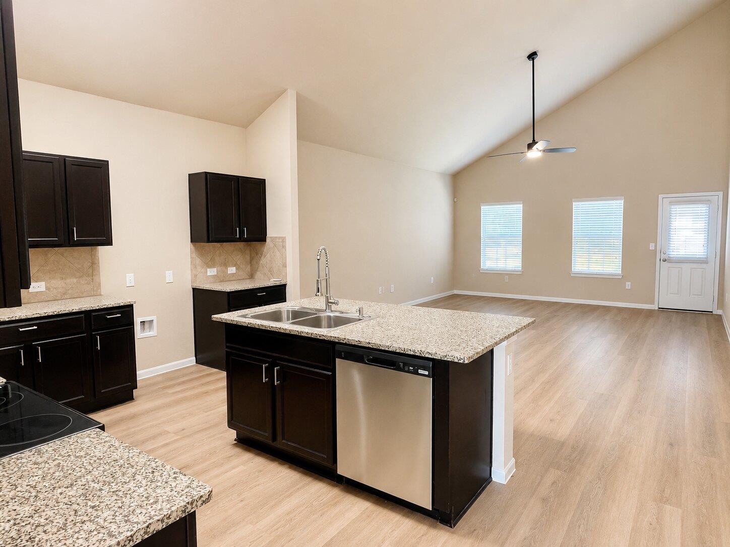 1446879 Property Photo 2