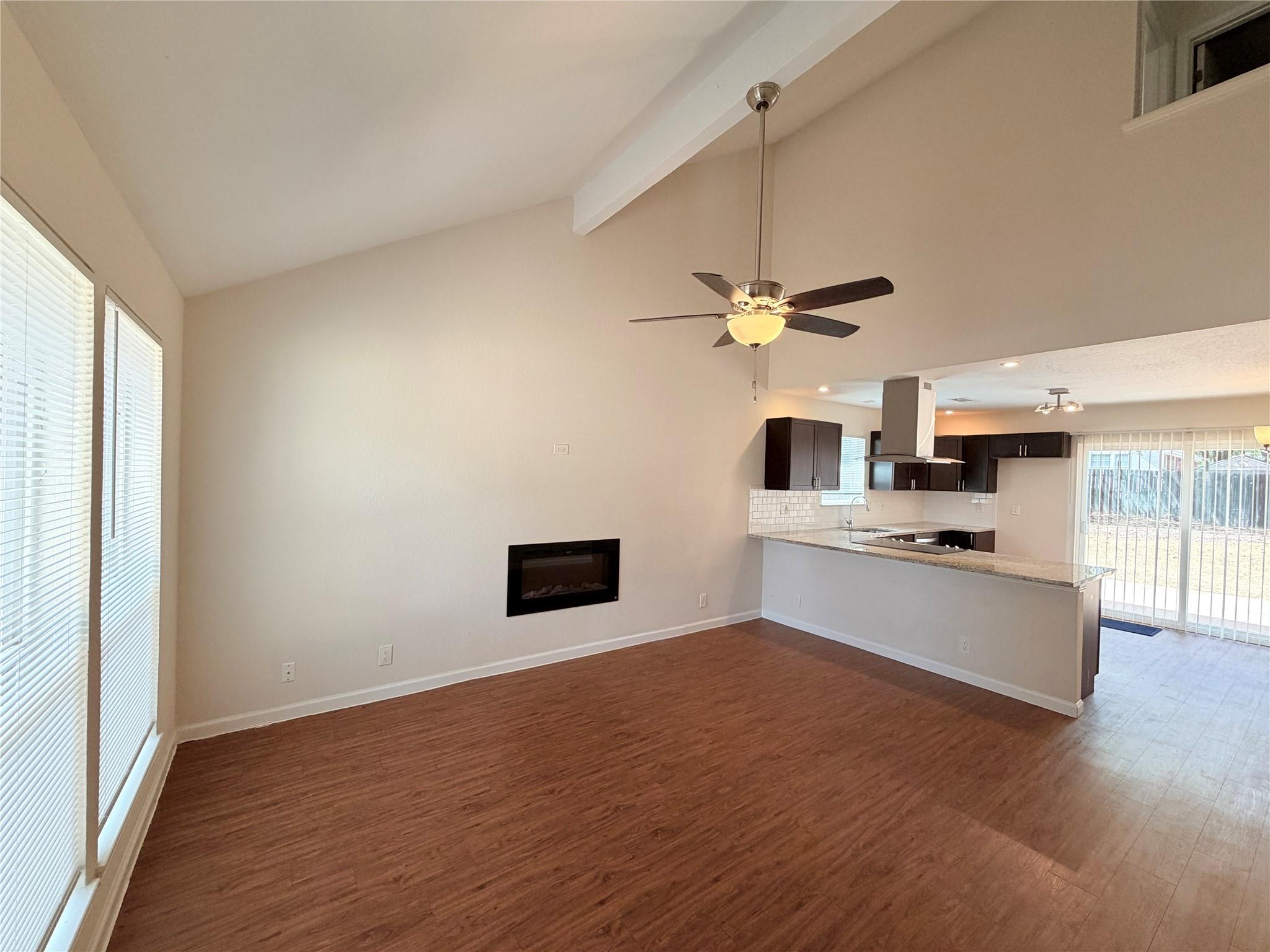1605 Parkwood Dr Property Photo 2