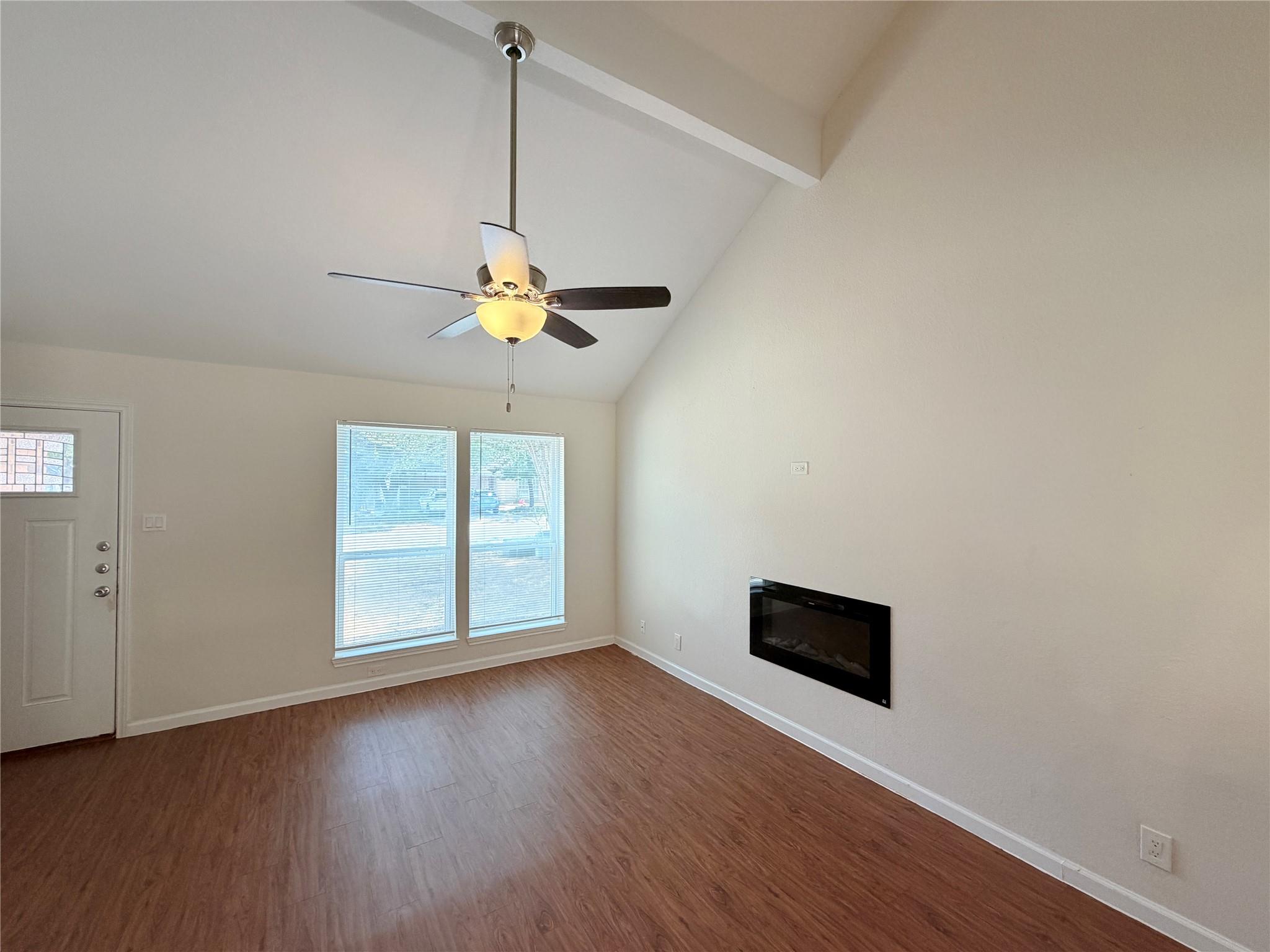 1605 Parkwood Dr Property Photo 3