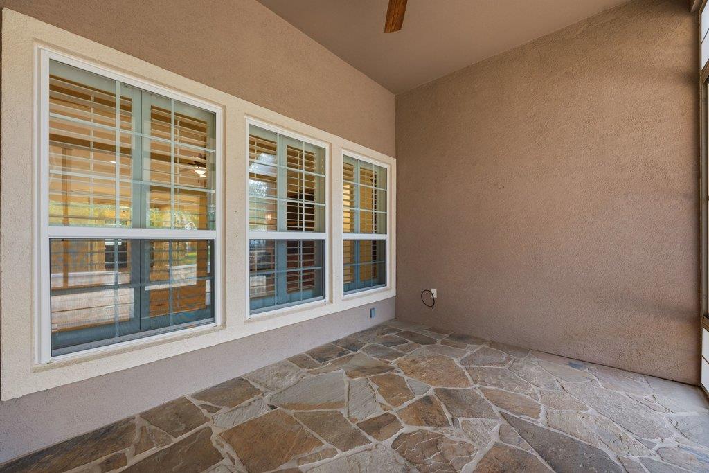 207 Breezeway Ln Property Photo 11