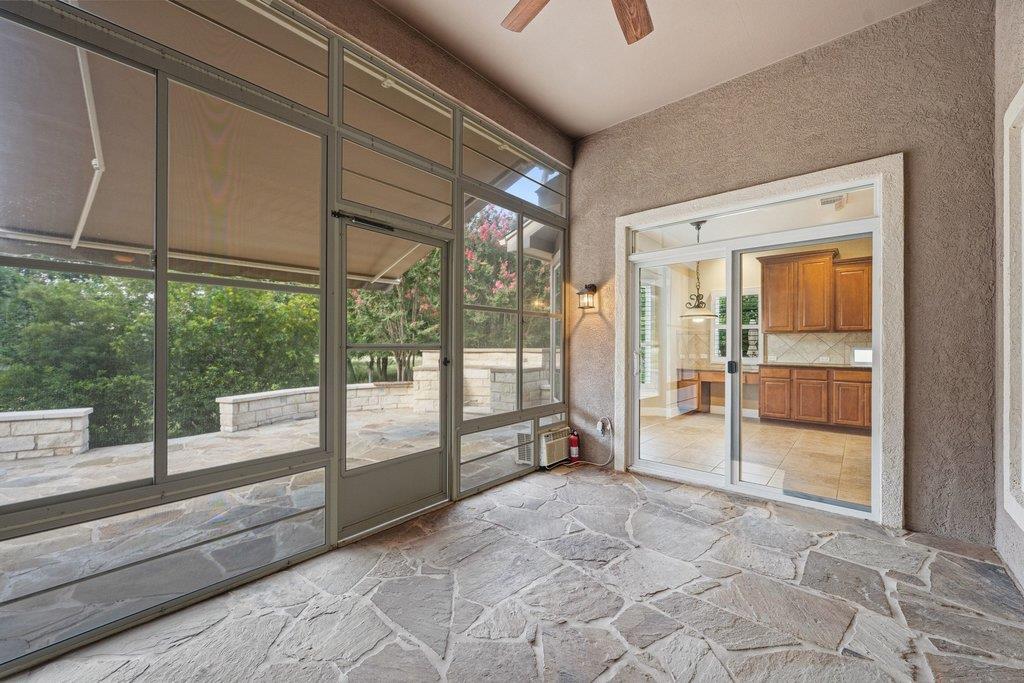 207 Breezeway Ln Property Photo 12