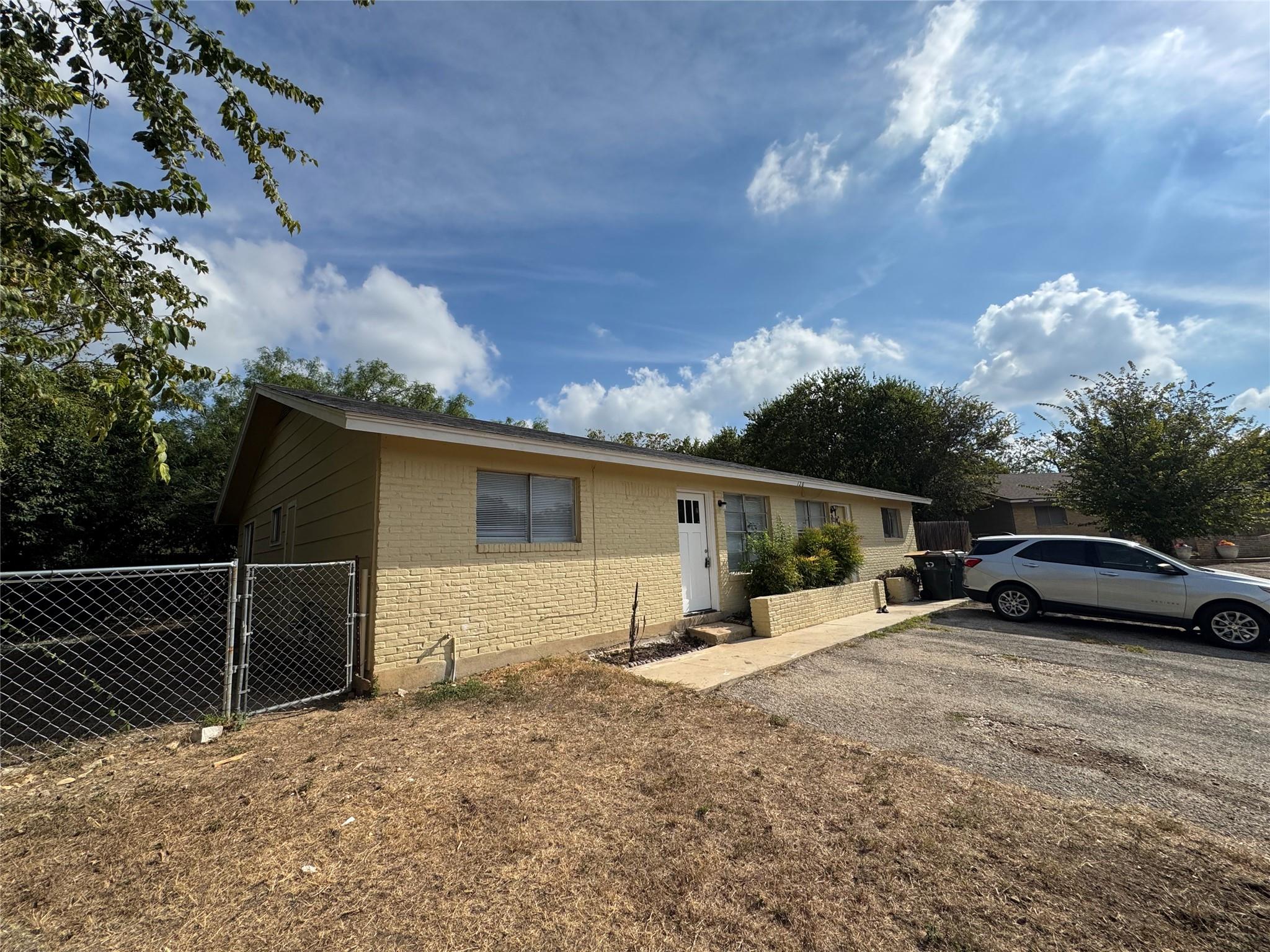 128 Coers Cir #B Property Photo 1