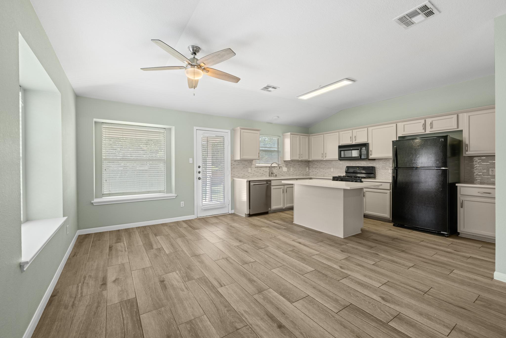 3233 Winding River Trl Property Photo 9